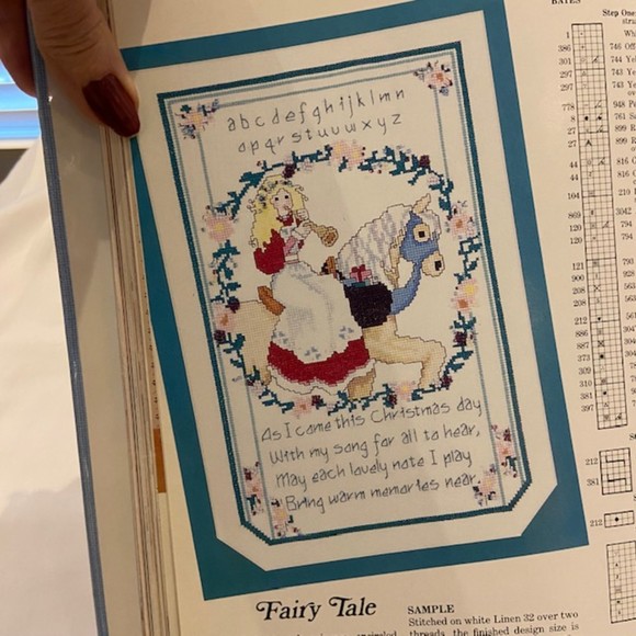 ALL THROUGH THE HOUSE Christmas in Cross Stitch Great Patterns Sewing Crafts - Picture 11 of 13